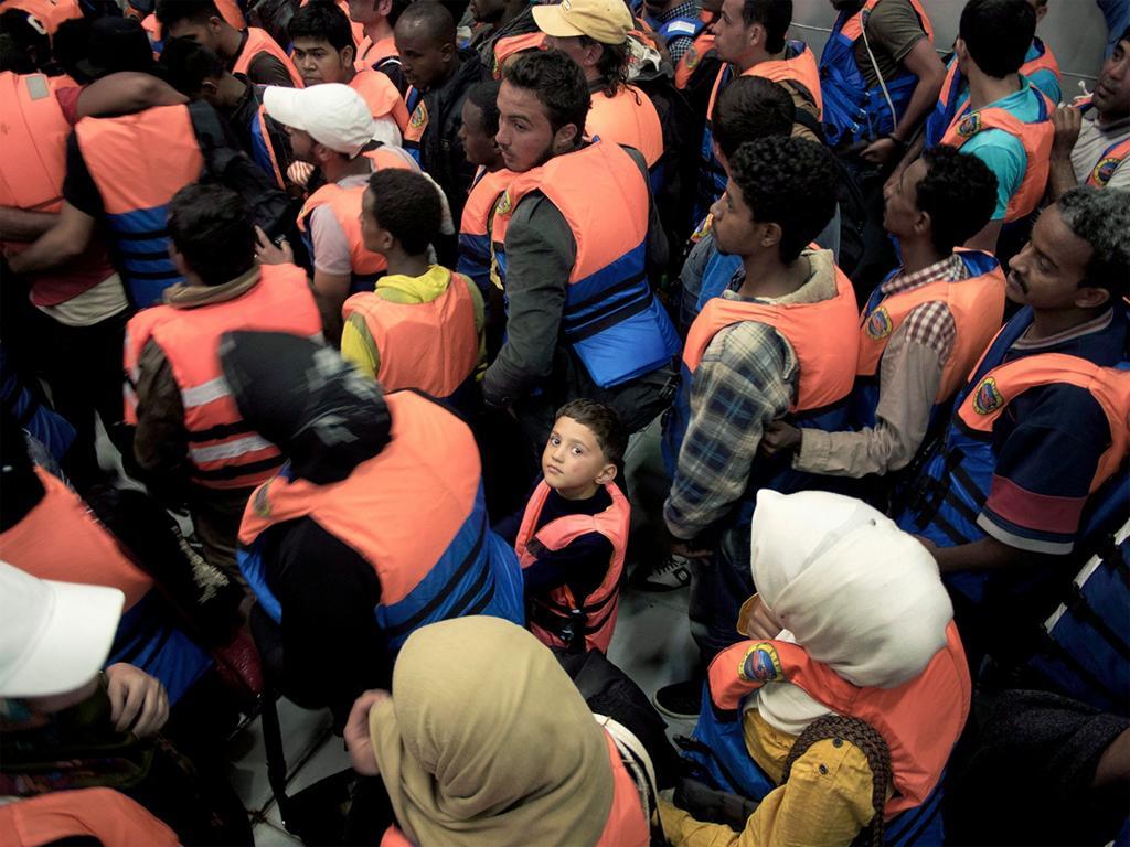Refugees crowd onto vessel