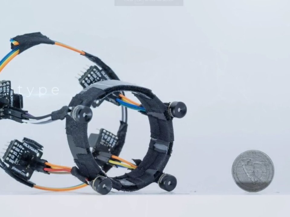 FingerTrak device, a wearable wrist-mounted tracker, creates 3D model of hand